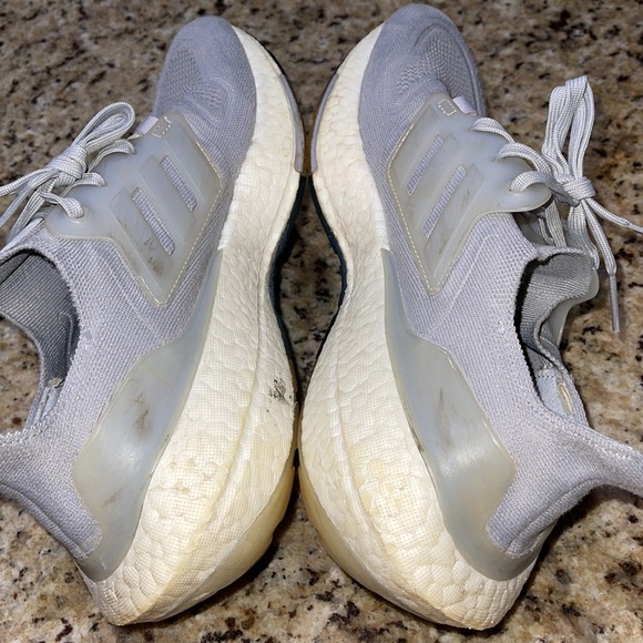 Adidas UltraBoost 22 - Picture 9 of 9